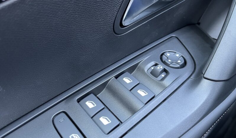 PEUGEOT e 2008 FL 156hp (54 KW) ALLURE full