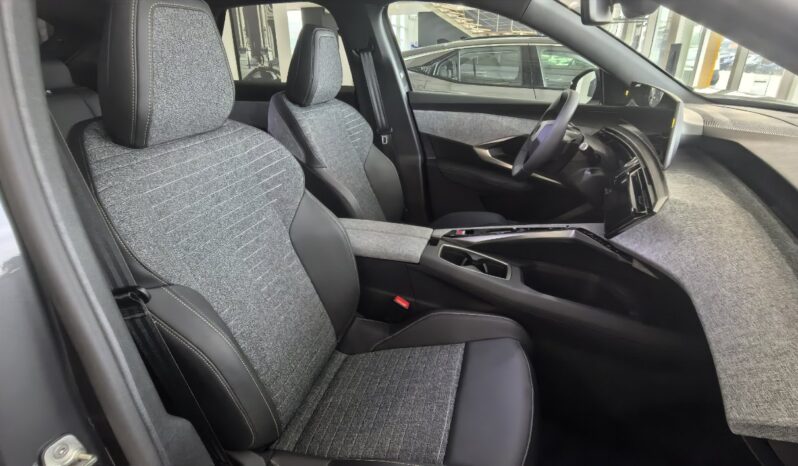 Peugeot e‐3008 210hp (157kW) 73kWh Allure full