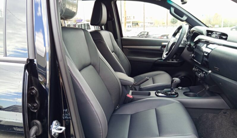 TOYOTA HILUX DC 4X4 2.8D 48V INVINCIBLE A/T full