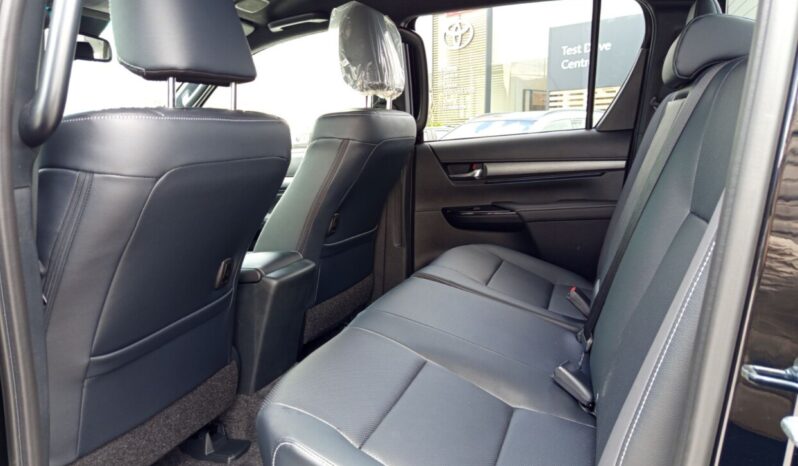 TOYOTA HILUX DC 4X4 2.8D 48V INVINCIBLE A/T full