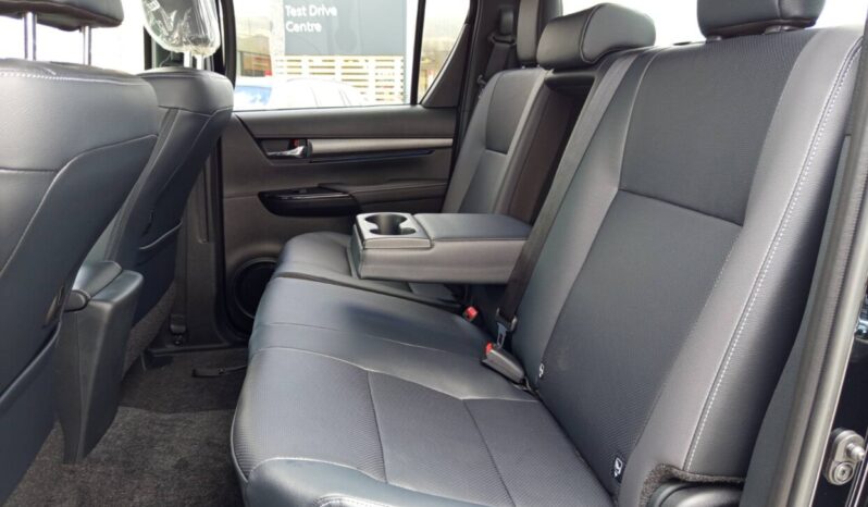 TOYOTA HILUX DC 4X4 2.8D 48V INVINCIBLE A/T full