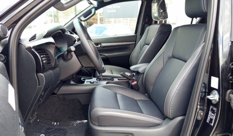 TOYOTA HILUX DC 4X4 2.8D 48V INVINCIBLE A/T full