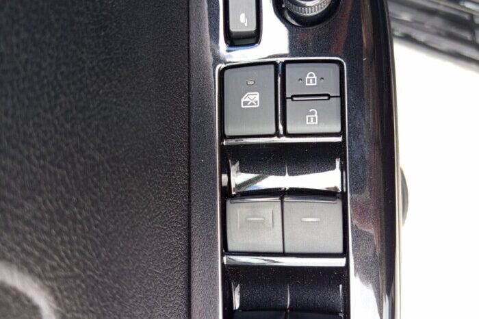 TOYOTA HILUX DC 4X4 2.8D 48V INVINCIBLE A/T full
