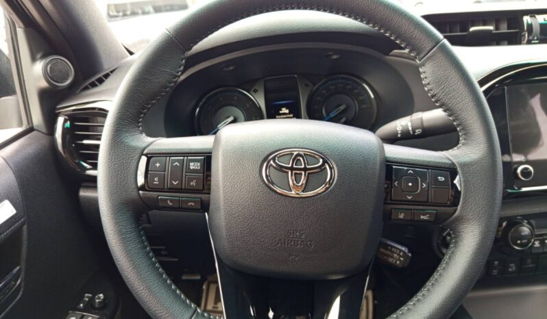 TOYOTA HILUX DC 4X4 2.8D 48V INVINCIBLE A/T full