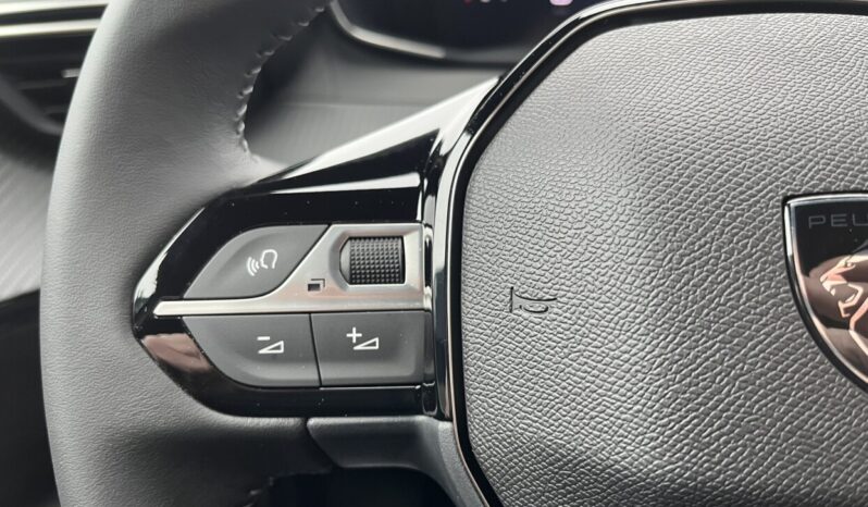 Peugeot 2008 FL 1.2 PureTech 100hp Allure full