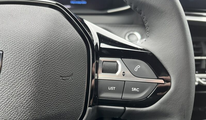 Peugeot 2008 FL 1.2 PureTech 100hp Allure full