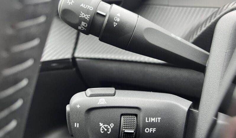 Peugeot 2008 FL 1.2 PureTech 100hp Allure full