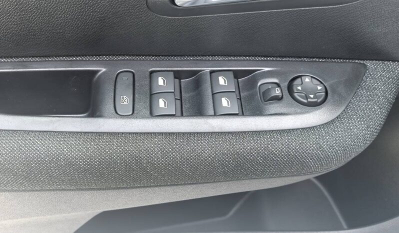 PEUGEOT 208 FL 1.2 100hp STYLE full