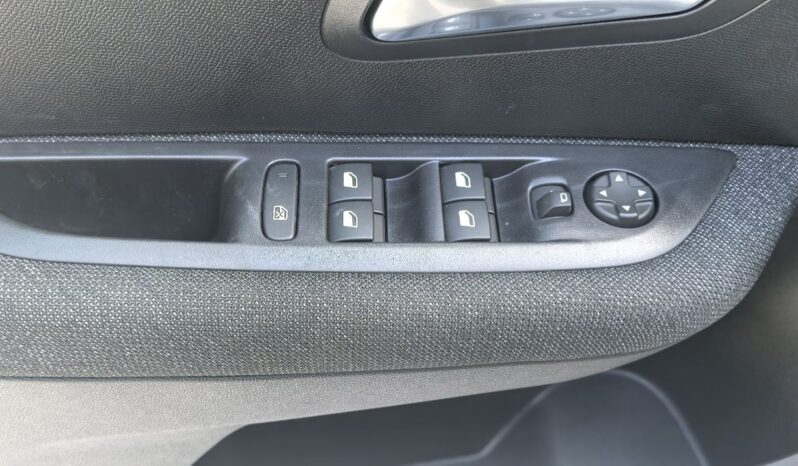 PEUGEOT 208 FL 1.2 100hp STYLE full