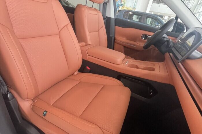 Leapmotor C10 REEV Design Plug-in Hybrid full