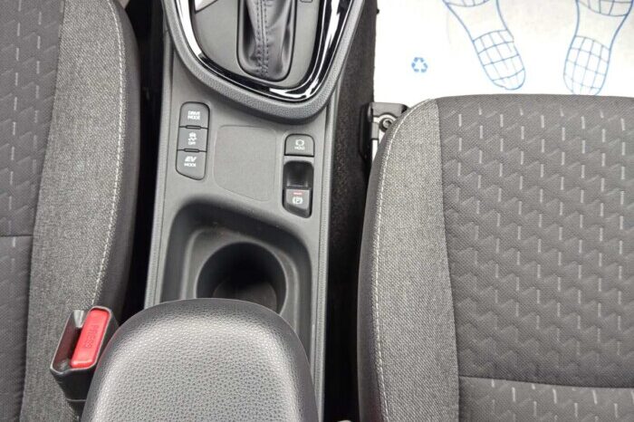 TOYOTA Yaris Cross 1.5 HDF Style (Φ) full