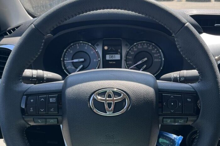 Toyota HILUX DC 4X4 2.8D 48V CRUISER A/T full