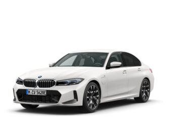 VEHICLE_VIEW_030_330e Sedan_1777445427908