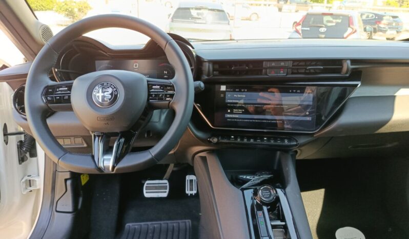 Alfa Romeo Junior Ti 1.2 eDCT 145hp MHEV Petrol full