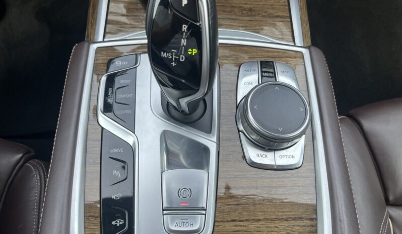BMW 740e Plug-In M Pack full