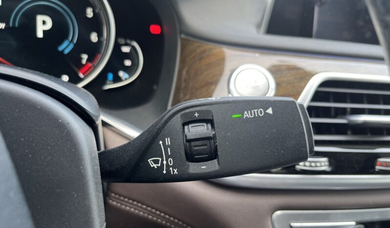 BMW 740e Plug-In M Pack full