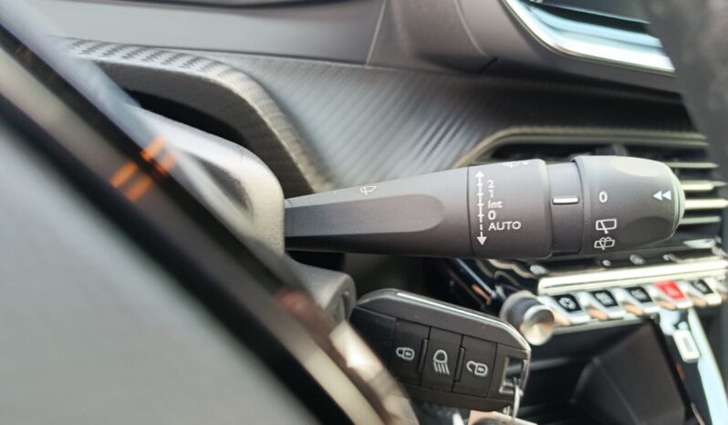 PEUGEOT 2008 FL 1.2 100hp STYLE full