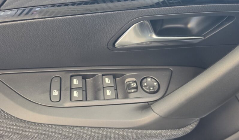 PEUGEOT 2008 FL 1.2 100hp STYLE full