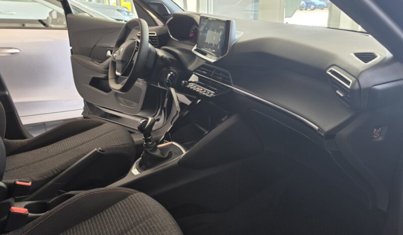 PEUGEOT 2008 FL 1.2 100hp STYLE full