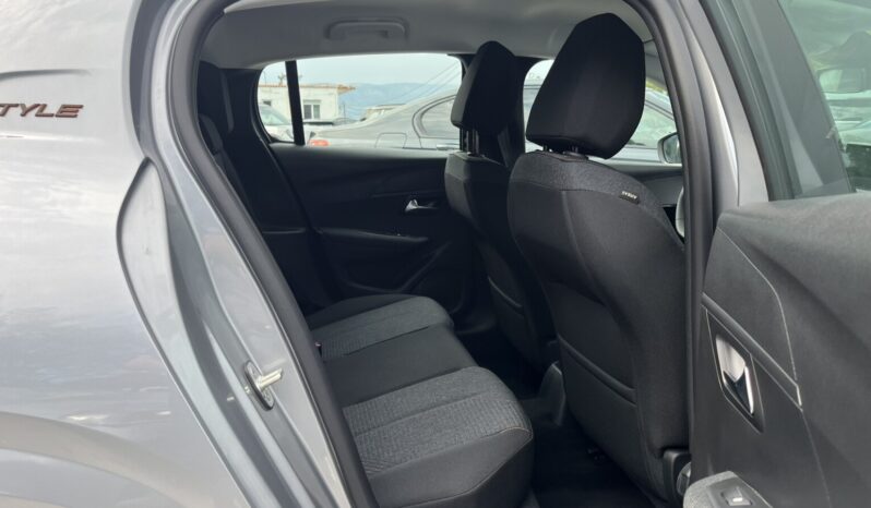 PEUGEOT 208 FL 1.2 100hp STYLE full