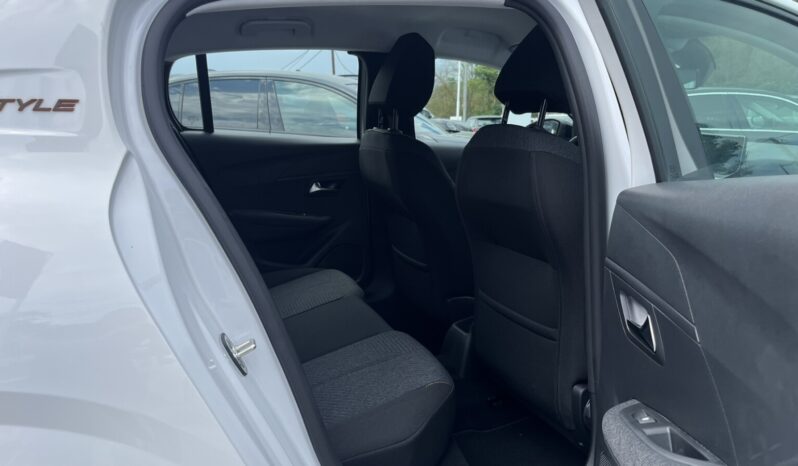 PEUGEOT 208 FL 1.2 100hp STYLE full