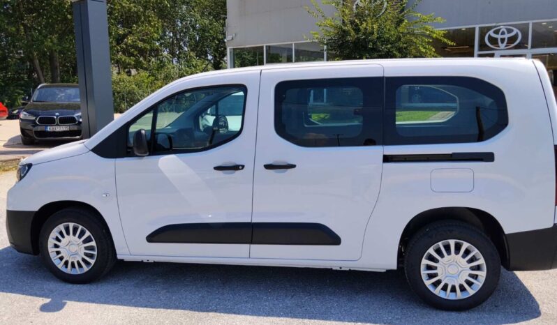 Toyota PROACE CITY VERSO L2 1.2T 110hp Shuttle/7s full