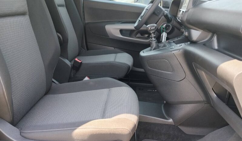 Toyota PROACE CITY VERSO L2 1.2T 110hp Shuttle/7s full