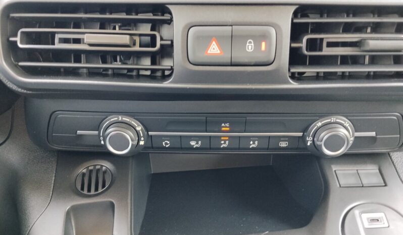 Toyota PROACE CITY VERSO L2 1.2T 110hp Shuttle/7s full
