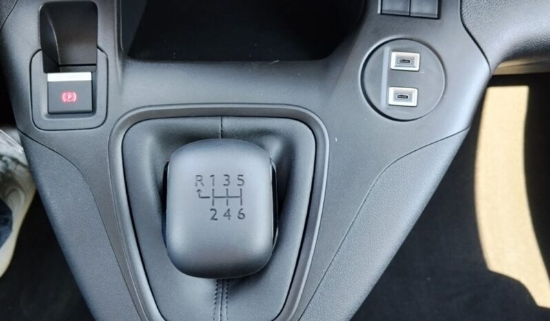 Toyota PROACE CITY VERSO L2 1.2T 110hp Shuttle/7s full