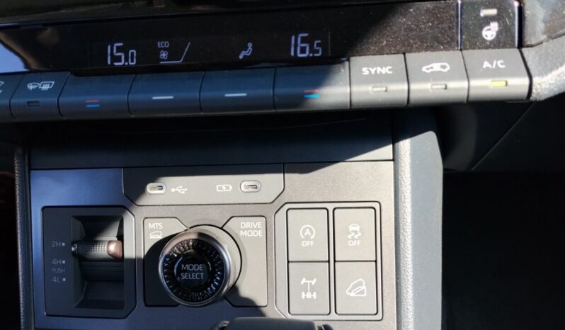 TOYOTA HILUX DC 4X4 2.8D 204hp 48V CRUISER A/T full