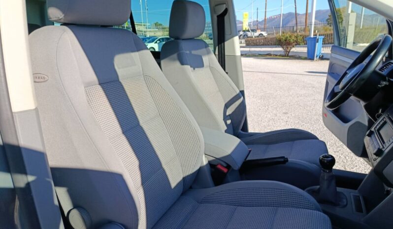 Volkswagen Touran 1.6 BENZINH 102hp full