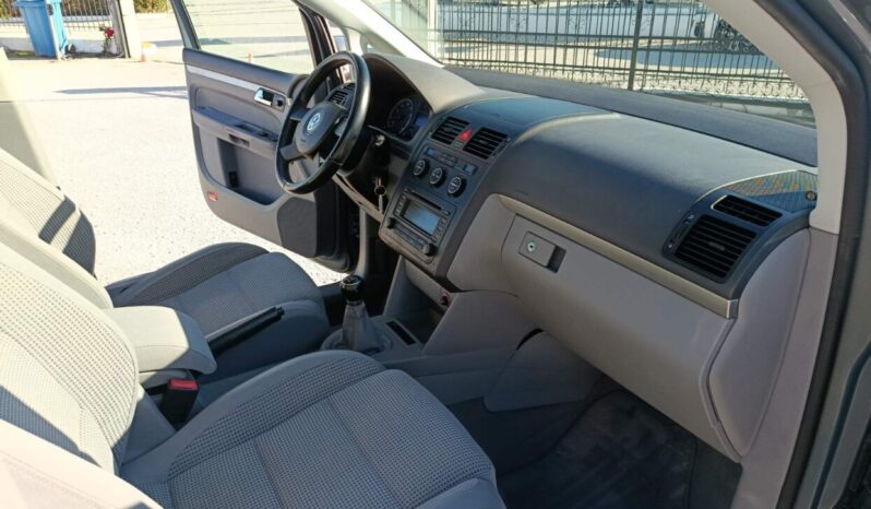 Volkswagen Touran 1.6 BENZINH 102hp full